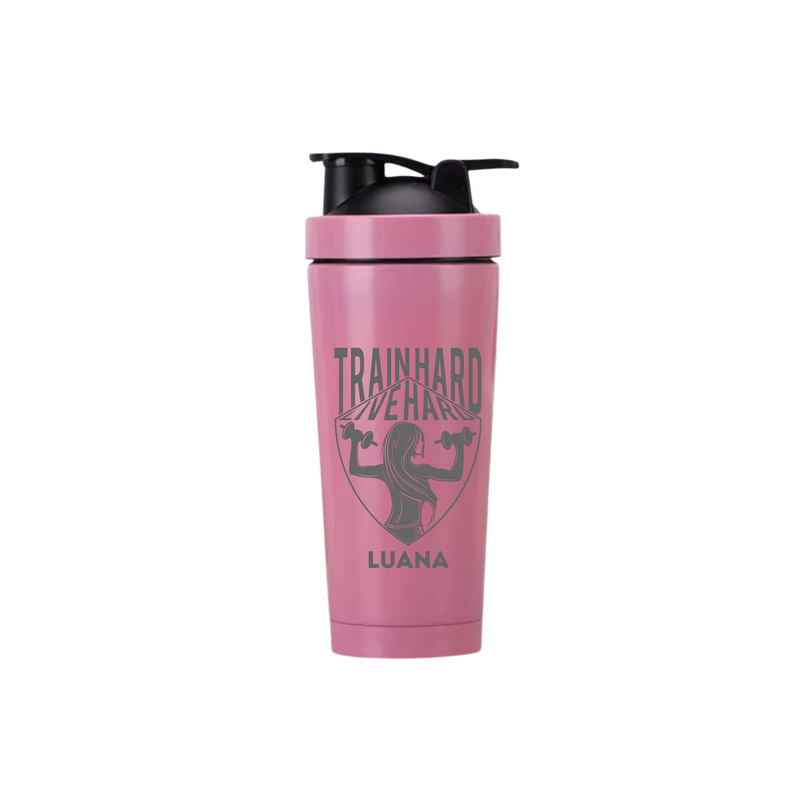 Edelstahl Protein Shaker Train Hard Rosa – Personalisiert mit Gravur