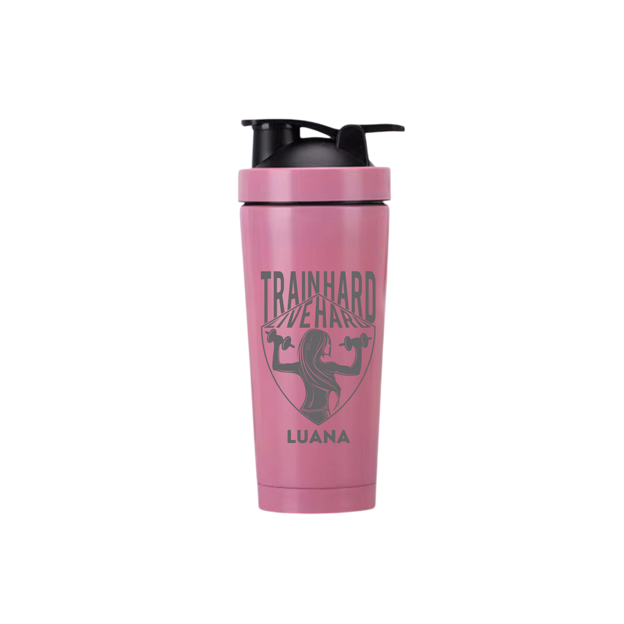 Rosa Edelstahl-Proteinshaker mit Train-Hard-Motiv und Gravur