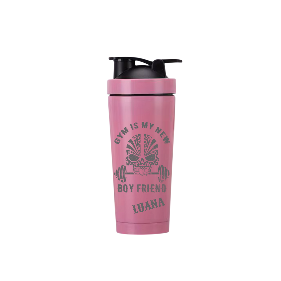 Rosa Edelstahl-Proteinshaker mit Gym-is-my-new-Boyfriend-Motiv und Gravur